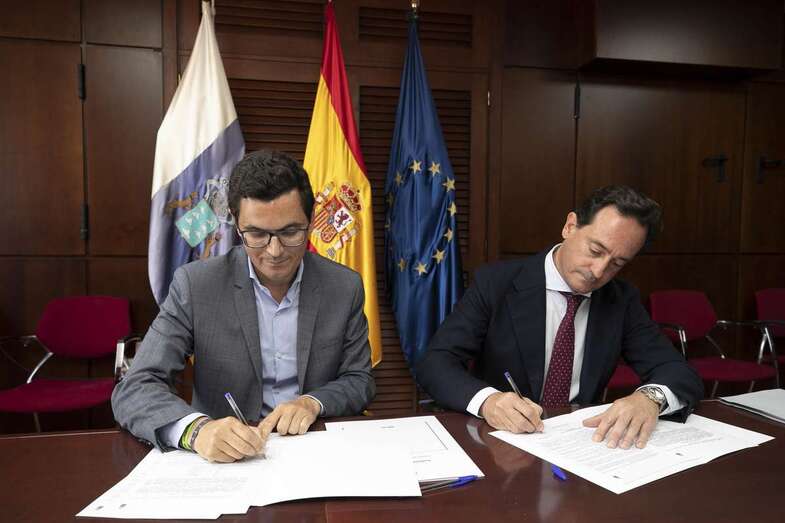 Momento de la firma (Foto TA)